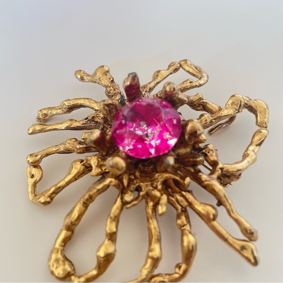 Vintage Signed Capri Pink Crystal Rhinestone Brooch - Picture 2 of 6